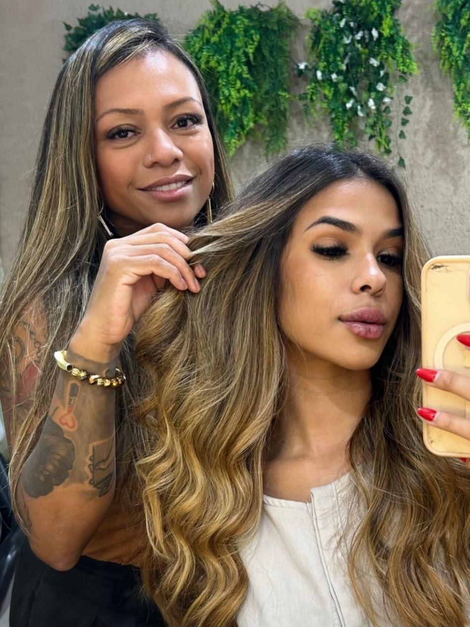 Schay, cabeleireira do Monique Coutinho Beauty